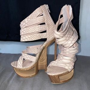 Size 7 women’s platform heels